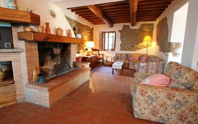 Glicine: Kamer, Eigendom, Woonkamer, Haard, Fireplace, Gebouw, Huis, Verdieping, Interieur Ontwerp, Huis