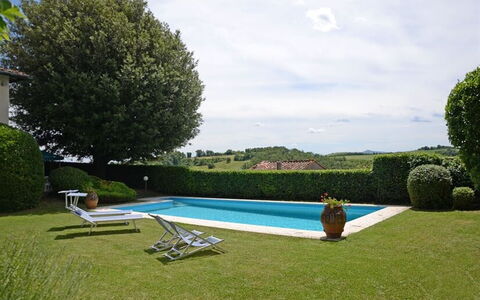 Villa Montalcinello In Siena, Private Pool: Water, Wolk, Lucht, Fabriek, Eigendom, Buitenmeubels, Boom, Land Lot, Gras, Zwembad