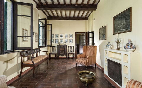 Villa Montalcinello In Siena, Private Pool: Fotolijst, Meubilair, Hout, Venster, Interieur Ontwerp, Verlichting, Woonkamer, Verdieping, Flooring, Hardwood