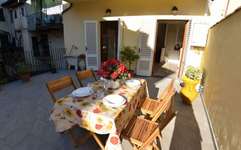 Musetta: Eigendom, Kamer, Meubilair, Tafel, Gebouw, Huis, Onroerend Goed, Huis, Patio, Veranda