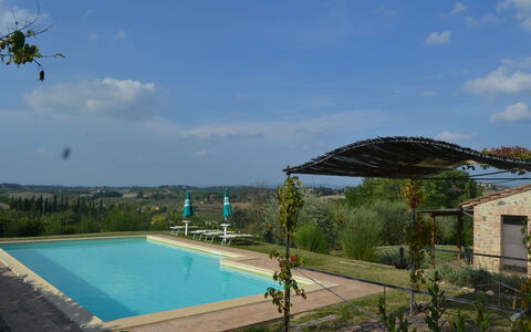 Villa Cafaggiola: Eigendom, Zwembad, Huis, Onroerend Goed, Vakantie, Toevlucht, Gebouw, Vrije Tijd, Boom, Landgoed