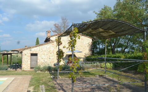 Villa Cafaggiola: Eigendom, Huis, Onroerend Goed, Plantkunde, Architectuur, Boom, Gebouw, Lucht, Landelijk Gebied, Huis