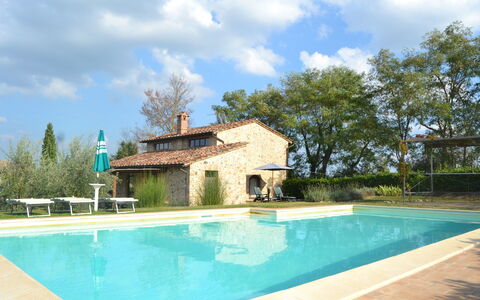 Villa Cafaggiola: Zwembad, Eigendom, Huis, Onroerend Goed, Gebouw, Huis, Landgoed, Woongebied, Villa, Vrije Tijd