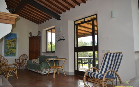 Villa Cafaggiola: Eigendom, Kamer, Gebouw, Huis, Meubilair, Interieur Ontwerp, Woonkamer, Verdieping, Onroerend Goed, Tafel