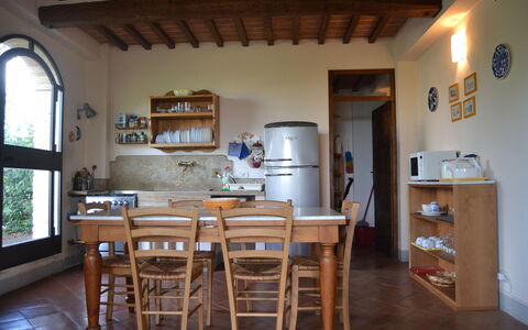Villa Cafaggiola: Kamer, Eigendom, Gebouw, Meubilair, Huis, Eetkamer, Tafel, Interieur Ontwerp, Plafond, Verdieping