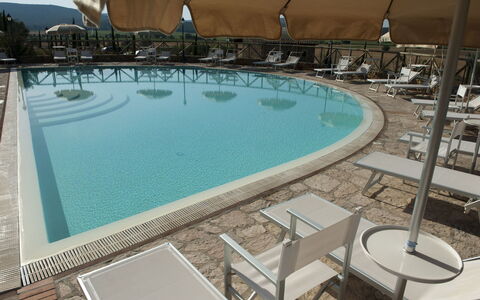 Borgo Casa Di Lappi: Zwembad, Eigendom, Toevlucht, Azure, Vakantie, Vrije Tijd, Onroerend Goed, Hotel, Gebouw, Huis