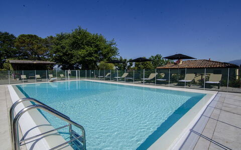 Villa Del Monte: Zwembad, Eigendom, Vrije Tijd, Onroerend Goed, Toevlucht, Gebouw, Recreatiecentrum, Huis, Vakantie, Huis