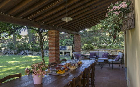 Villa Del Monte: Eigendom, Gebouw, Onroerend Goed, Huis, Kamer, Patio, Huis, Veranda, Meubilair, Interieur Ontwerp