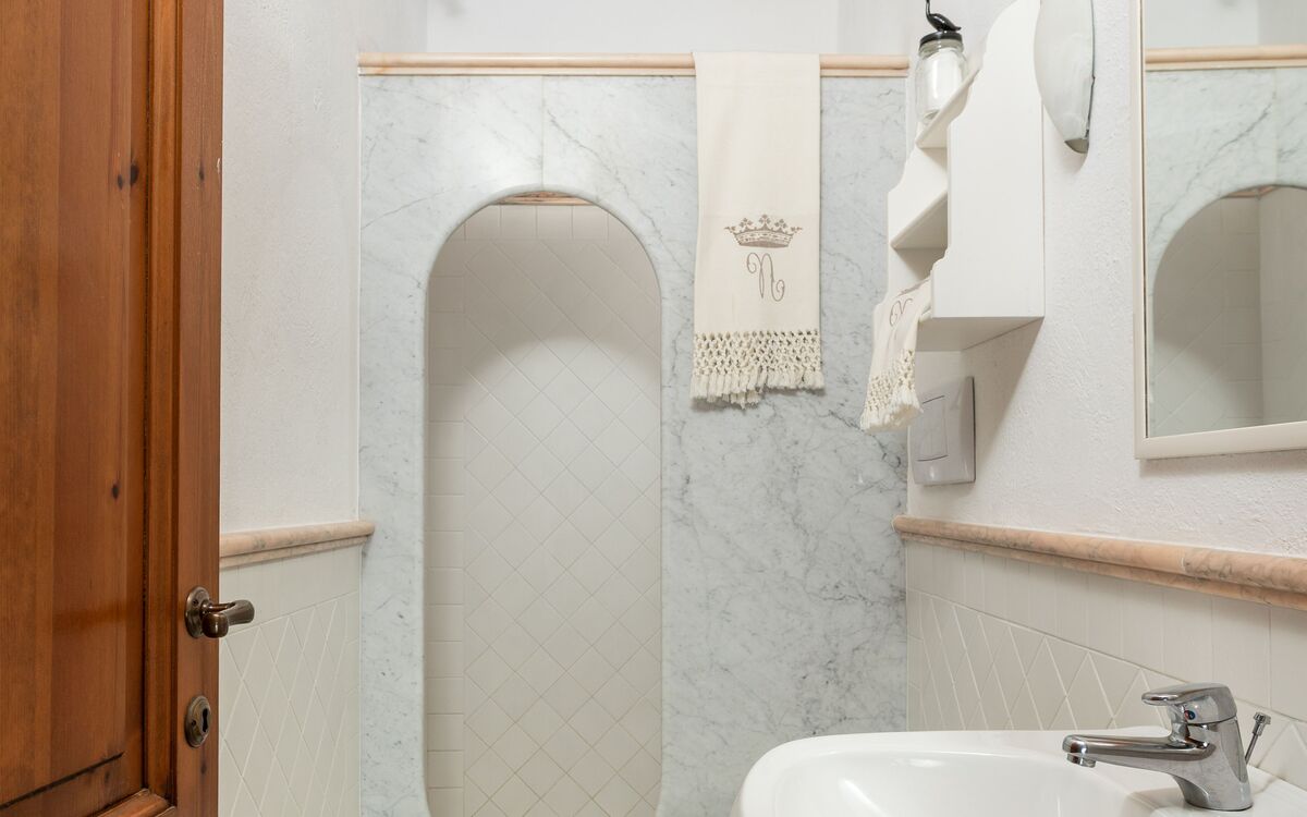 agriturismo-la-papessa-chianti-san-donato-farmhouse-ibisco-bathroom