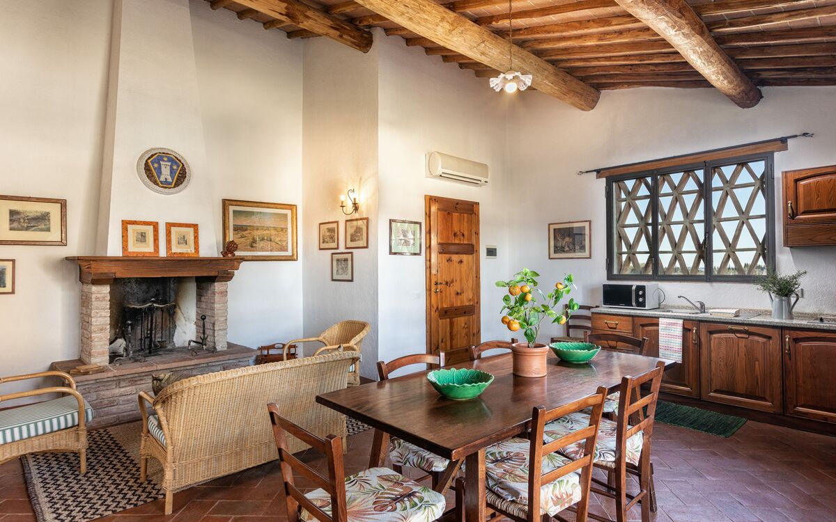 agriturismo-la-papessa-chianti-san-donato-multipropriet-robina-livingroom-diningroom