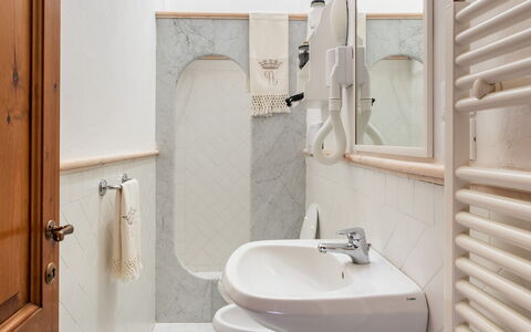 agriturismo-la-papessa-chianti-san-donato-farmhouse-oleandro-bathroom