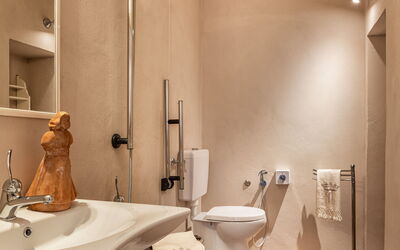 agriturismo-la-papessa-chianti-san-donato-farmhouse-azalea-bathroom