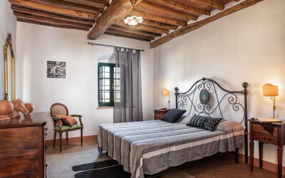 agriturismo-la-papessa-chianti-san-donato-farmhouse-azalea-bedroom