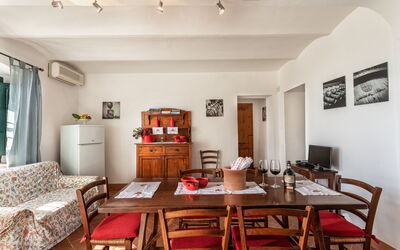 agriturismo-la-papessa-chianti-san-donato-farmhouse-azalea-living-room