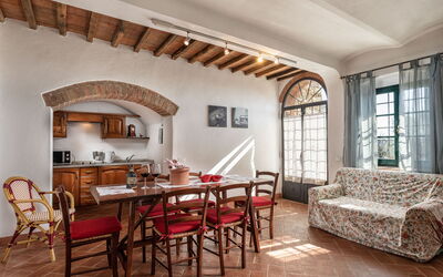 agriturismo-la-papessa-chianti-san-donato-farmhouse-azalea-living-room-kitchen