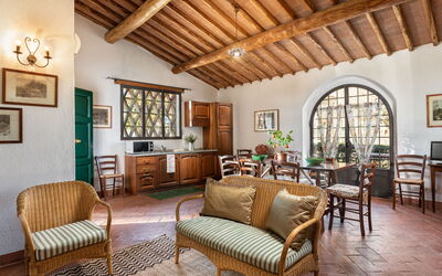 agriturismo-la-papessa-chianti-san-donato-multipropriet-robina-livingroom-diningroom