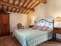 agriturismo-la-papessa-chianti-san-donato-farmhouse-camelia-bedroom