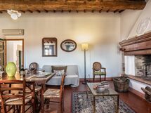 agriturismo-la-papessa-chianti-san-donato-farmhouse-camelia-diningroom