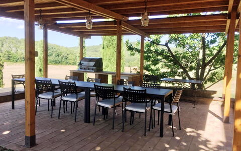 Villa Le Caggia: Eigendom, Onroerend Goed, Gebouw, Kamer, Huis, Patio, Huis, Tafel, Veranda, Meubilair