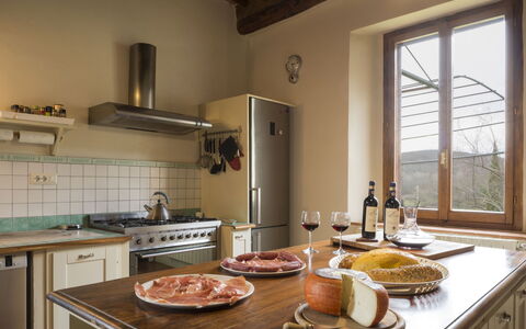 Villa Le Caggia: Countertop, Kamer, Keuken, Eigendom, Meubilair, Interieur Ontwerp, Cabinetry, Gebouw, Huis, Verdieping