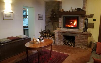 La Fattoria: Haard, Fireplace, Kamer, Eigendom, Woonkamer, Warmte, Interieur Ontwerp, Meubilair, Huis, Gebouw
