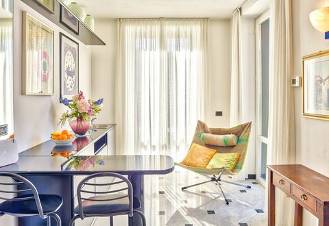 Villa Helvezia - Levanto: Kamer, Meubilair, Interieur Ontwerp, Eigendom, Gordijn, Woonkamer, Geel, Gebouw, Tafel, Huis