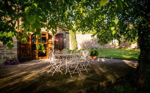 Villa Le Capanne: Natuur, Licht, Groen, Boom, Zonlicht, Gras, Verlichting, Ochtend, Lucht, Huis