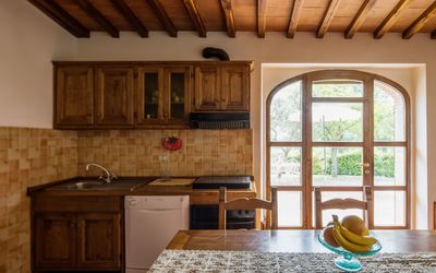 Noceto: Kamer, Eigendom, Gebouw, Meubilair, Plafond, Huis, Interieur Ontwerp, Keuken, Countertop, Architectuur