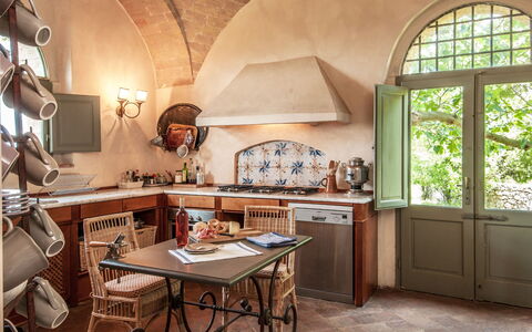 Fontanelle 16: Kamer, Eigendom, Interieur Ontwerp, Meubilair, Gebouw, Plafond, Verdieping, Keuken, Countertop, Huis