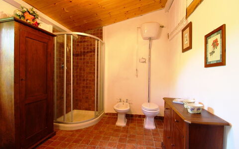 Villa Gioiosa: Kamer, Eigendom, Gebouw, Huis, Interieur Ontwerp, Onroerend Goed, Badkamer, Architectuur, Verdieping, Plafond