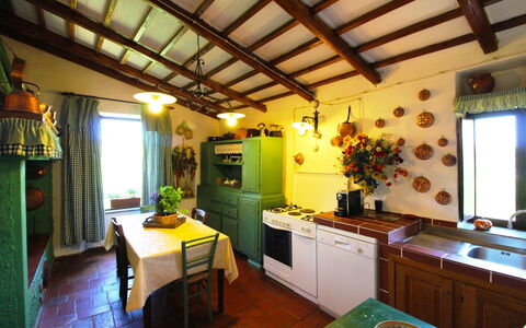 Villa Gioiosa: Kamer, Eigendom, Gebouw, Meubilair, Interieur Ontwerp, Huis, Plafond, Onroerend Goed, Keuken, Architectuur