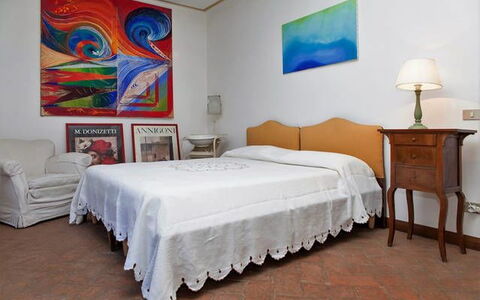 Residenza Marechiaro: Eigendom, Meubilair, Fotolijst, Textiel, Hout, Interieur Ontwerp, Verdieping, Comfort, Flooring, Onroerend Goed