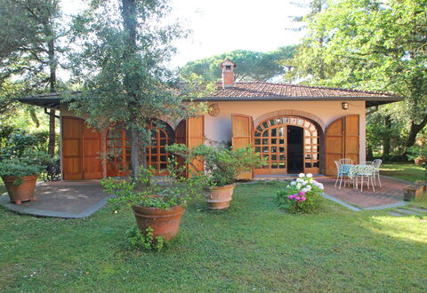 Residenza Marechiaro: Fabriek, Eigendom, Gebouw, Venster, Bloempot, Deur, Bloem, Boom, Huis, Lucht