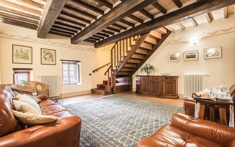 Torre del Cielo: Eigendom, Kamer, Woonkamer, Gebouw, Interieur Ontwerp, Meubilair, Onroerend Goed, Huis, Plafond, Huis