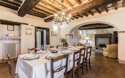 Torre del Cielo: Eigendom, Kamer, Gebouw, Restaurant, Interieur Ontwerp, Plafond, Meubilair, Onroerend Goed, Eetkamer, Huis