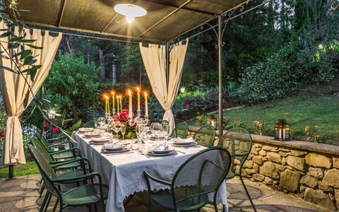 Torre del Cielo: Eigendom, Restaurant, Verlichting, Onroerend Goed, Backyard, Tafel, Patio, Huis, Kamer, Huis