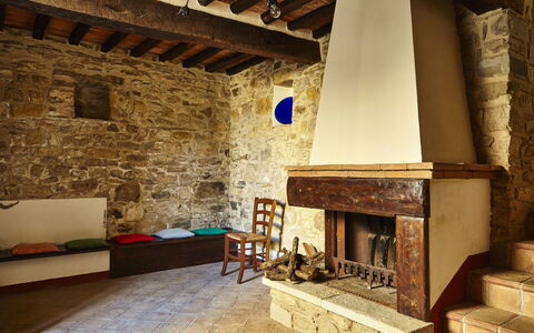 Agriturismo Cincinelli: Haard, Fireplace, Eigendom, Kamer, Gebouw, Steenoven, Huis, Interieur Ontwerp, Woonkamer