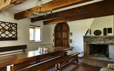 Bottegaccia: Kamer, Straal, Eigendom, Gebouw, Interieur Ontwerp, Meubilair, Plafond, Muur, Woonkamer, Haard