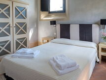 tenuta-san-jacopo-leccino-bedroom