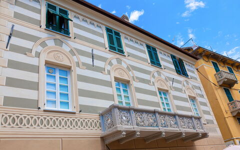 Via Dante Vacanze - Levanto: Samengesteld Materiaal, Gieten, Ontwerp, Verf, Balkon, Daylighting, Siding