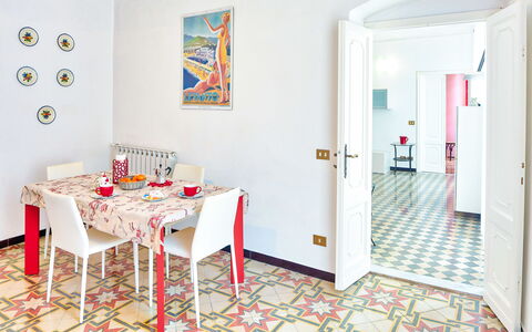 Via Dante Vacanze - Levanto: Kamer, Eigendom, Meubilair, Interieur Ontwerp, Verdieping, Eetkamer, Gebouw, Muur, Tegel, Huis