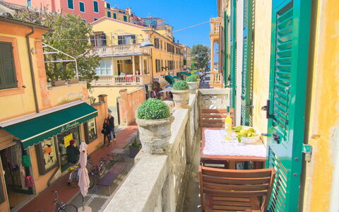 Via Dante Vacanze - Levanto: Buurt,  Dorf\, Geel, Eigendom, Gebouw, Straat, Stedelijk Gebied, Huis, Onroerend Goed, Architectuur