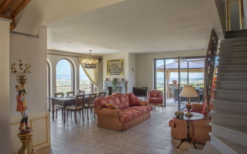 Villa Di Cinzia: Kamer, Eigendom, Woonkamer, Gebouw, Interieur Ontwerp, Meubilair, Huis, Onroerend Goed, Huis, Verdieping