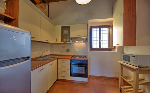 Pozzo Dei Desideri: Countertop, Kamer, Cabinetry, Keuken, Eigendom, Meubilair, Gebouw, Fornuis, Verdieping, Hardwood