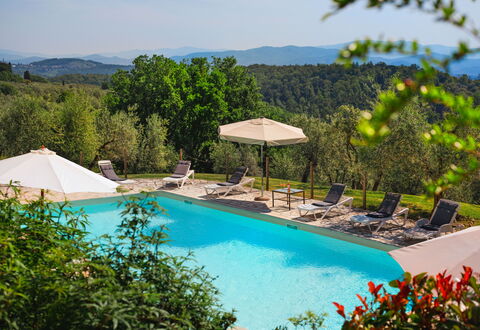 Pozzo Dei Desideri: Water, Fabriek, Lucht, Eigendom, Zwembad, Natuur, Boom, Azure, Plantkunde, Natuurlijk Landschap