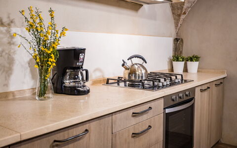 Appartamento La Corte: Cabinetry, Countertop, Fabriek, Eigendom, Gootsteen, Keuken, Kraan, Wastafel, Interieur Ontwerp, Gebouw