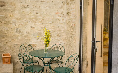 Appartamento La Corte: Meubilair, Tafel, Fabriek, Hout, Bloem, Stoel, Interieur Ontwerp, Gebouw, Verdieping, Flooring