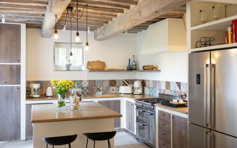 Tenuta Pomona: Meubilair, Keuken, Countertop, Interieur Ontwerp, Toestel Van De Keuken, Cabinetry, Flooring, Muur, Major Appliance, Hout