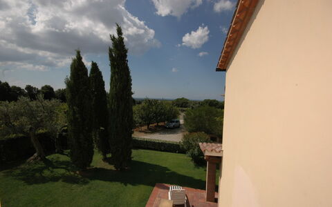 Poderino: Eigendom, Lucht, Boom, Huis, Gras, Wolk, Kamer, Architectuur, Fabriek, Gebouw