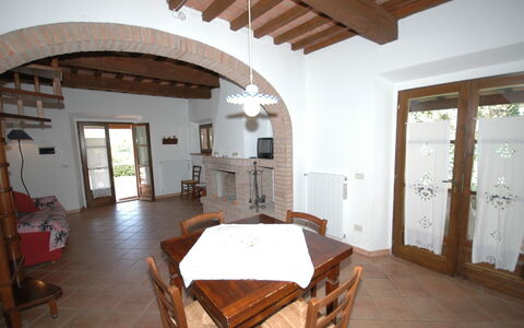 Poderino: Eigendom, Kamer, Gebouw, Huis, Plafond, Verdieping, Onroerend Goed, Meubilair, Interieur Ontwerp, Villa